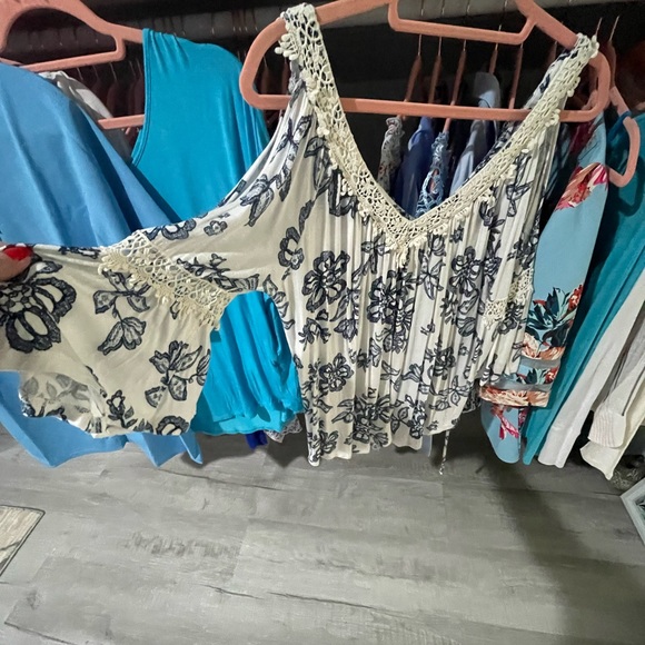 Random shirts - Picture 6 of 16